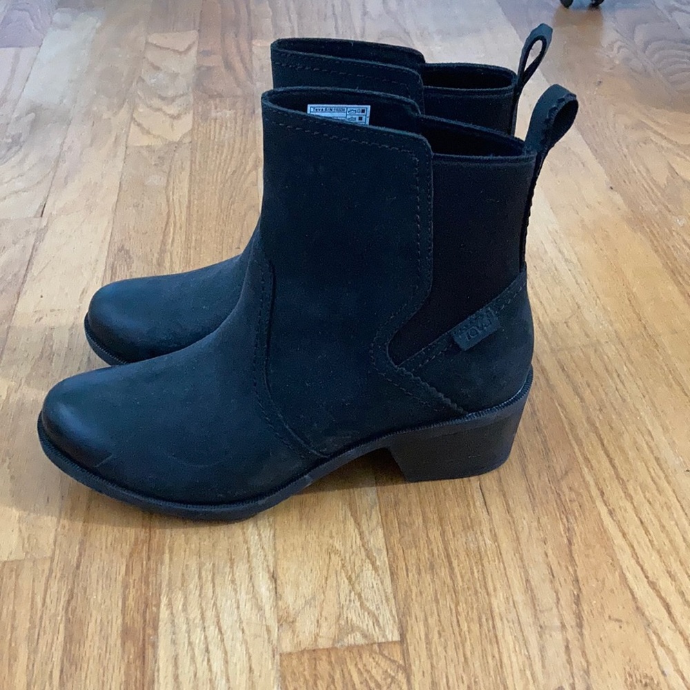 Teva Black mid boots